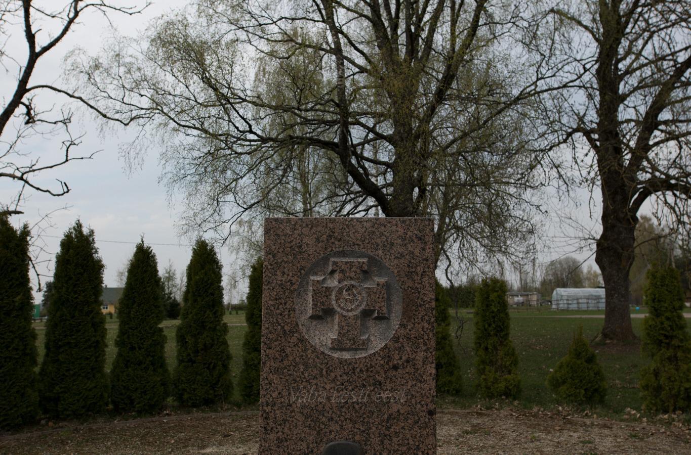 Vabadussõjas langenute mälestussammas Paistus (Viljandi Turismiinfokeskus).