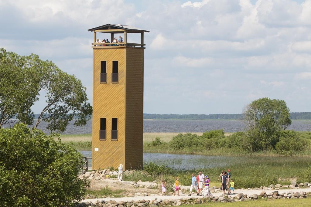 Võrtsjärve Külastuskeskuse vaatlustorn (Kärt Leppik).