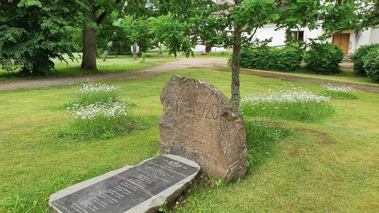 Vabadussõja mälestusmärk Õisus (Viljandi Turismiinfokeskus).