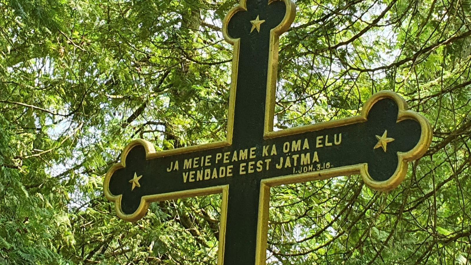 Vabadussõja mälestussammas Pilistvere kalmistul (Viljandi Turismiiinfokeskus).