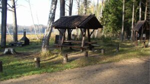 Koorküla Valgjärv Lake and campfire sites (Loodusegakoos).