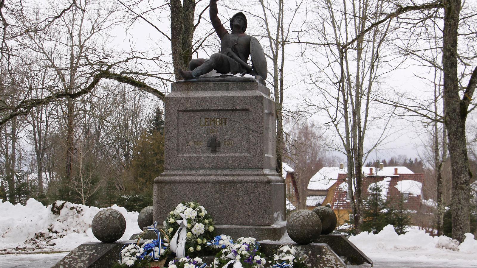Vapaussodassa kaatuneiden muistomerkki Lembitu Suure-Jaanissa (Leili Kuusk).