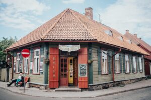 Rohelise Maja pood ja kohvik (Silver Tõnisson).