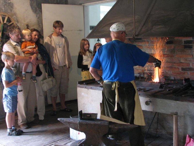 Olustvere blacksmiths (Olustvere mõis).