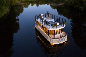 Luxraft floating cottage (Paranull).