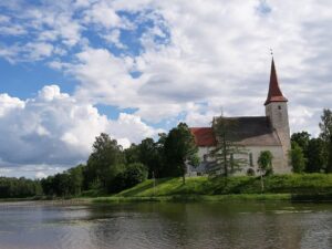 Suure-Jaani Johannese kirik (Hedi Vilumaa).