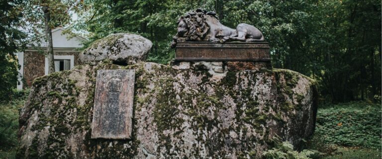 Anrepi mälestusmärk Kärstna Kabelimäel (Anreps Denkmal auf dem Kapellenberg zu Kärstna) (Kris Süld).