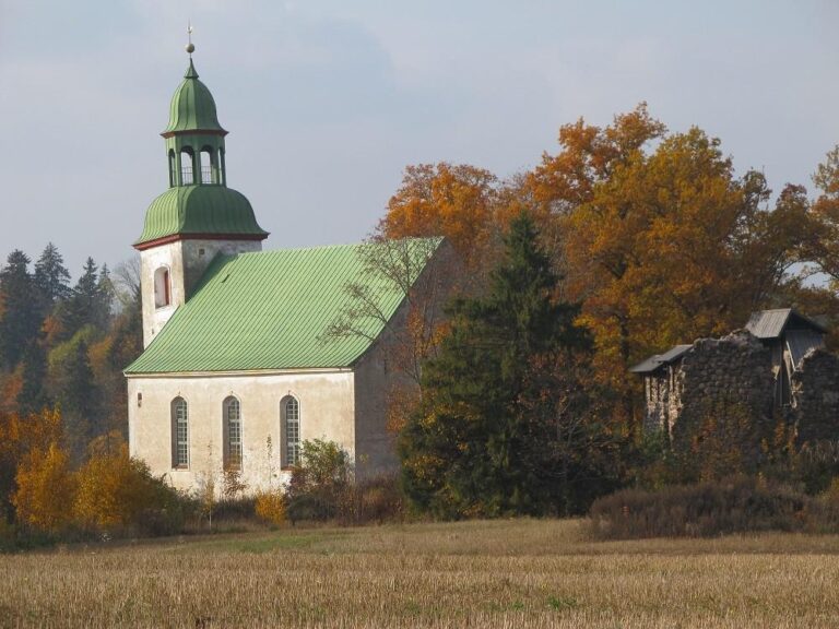 Karksi Pētera baznīca (Margus Mõisavald).