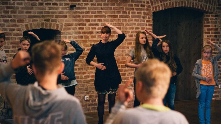 Song games workshop in the Estonian Traditional Music Centre in Viljandi (Eesti Pärimusmuusika Keskus).