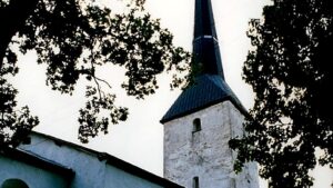 Die Andreas-Kirche in Pilistvere (Enn Loit).