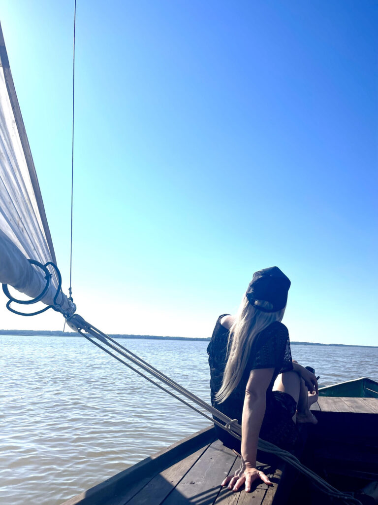 Sommerzeit auf dem Kale-Segelschiff "Laura" (Silvia Leiaru).