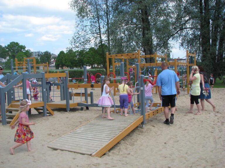 Badestrand am See Viljandi (Viljandi Turismiinfokeskus).