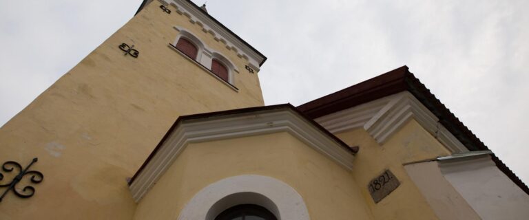 Ev.-luth. Petrikirche zu Kõpu (dt. Köppo) (Viljandi Turismiinfokeskus).