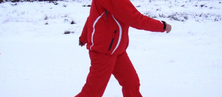 Seikle Vabaks Schneeschuh-wanderung auf die Moorinsel Toonoja im Nationalpark Soomaa (Seikle Vabaks matkad).