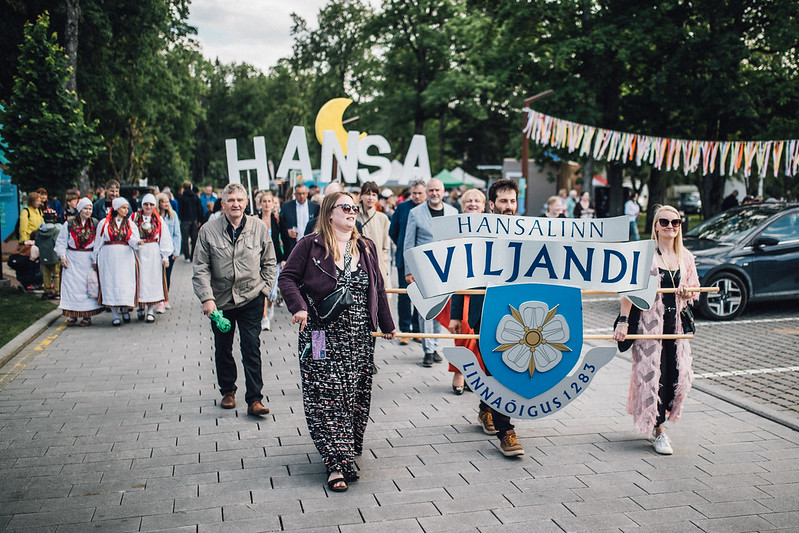 Viljandi suvehooaja avavad 6.-8. juunil toimuvad Viljandi Hansapäevad, mille raames naasevad traditsioonilised sündmused – kohvikuöö ja öökontsert, sel aastal k