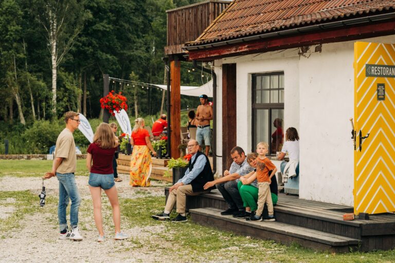 Oiu sadama restoran (Teevi Pihlak).