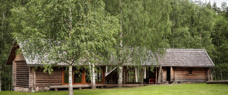 Männiku Metsatalu tervendav suitsusauna rituaal (Männiku Metsatalu).
