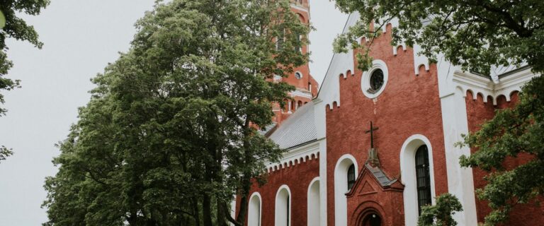 Halliste Heilige Anna Kirche (Püha Anna kirik) (Kris Süld).