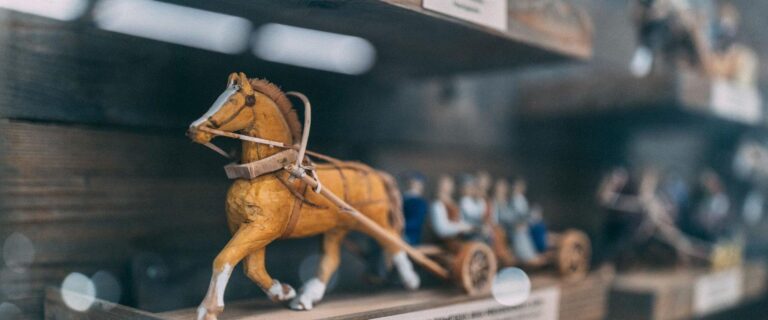 Permanent exhibition of wooden horses at the Olustvere Manor (Siim Verner Teder).