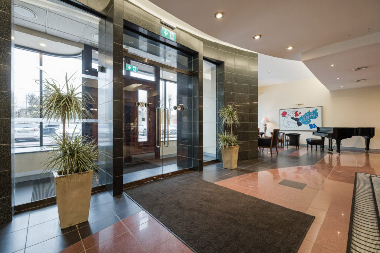 "Grand Hotel Viljandi" viesnīcas foajē (Grand Hotel Viljandi).