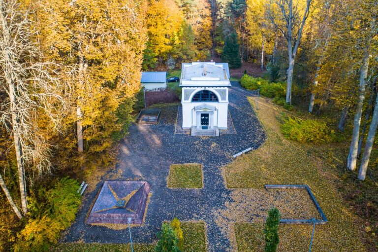 Mausoleum von Barclay de Tolly (Sven Zacek).