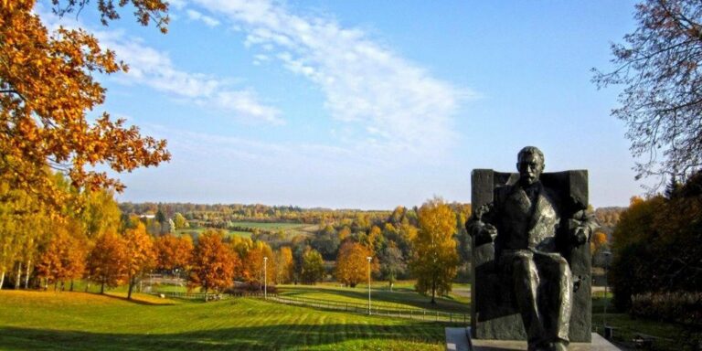 August Kitzbergin muistomerkki (Ain Peensoo).