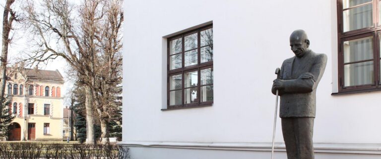 Statue of August Maramaa (Caspar Aru).