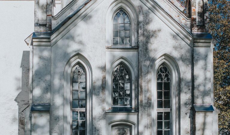 Evangelisch-lutherische Kirche der Petersgemeinde in Tarvastu (Kris Süld).