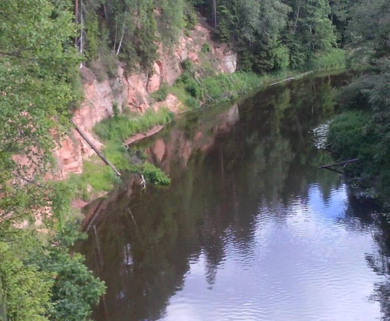 Raamatu puhkemaja kolmepäevane puhkus koos kanuumatkaga (M. Raid).