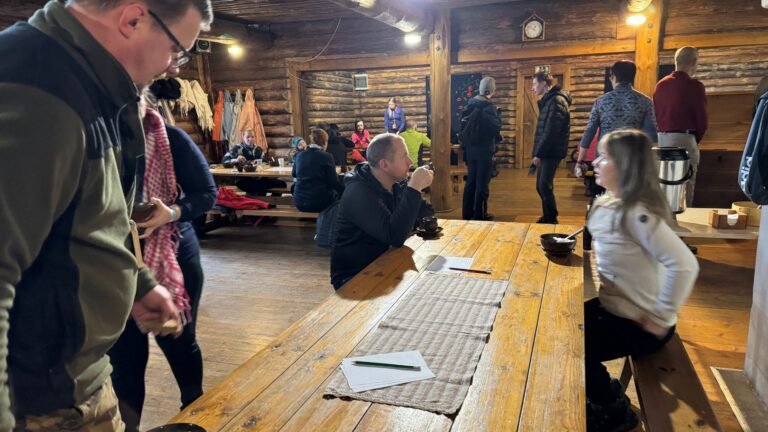 Sakala tee matk supi söömine (SA Eesti Maaelumuuseumid).