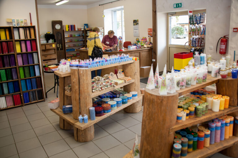 Võhma küünlavabriku esinduspood Võhmas, Kihvt Galerii (Võhma valgusevabrik).