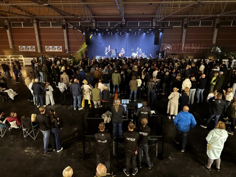 Tori ratsamaneeži suurkontsert Pärnumaal (Laura Rämman).