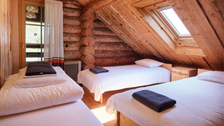 River House bedroom at Oiu Harbour (Oiu sadam).