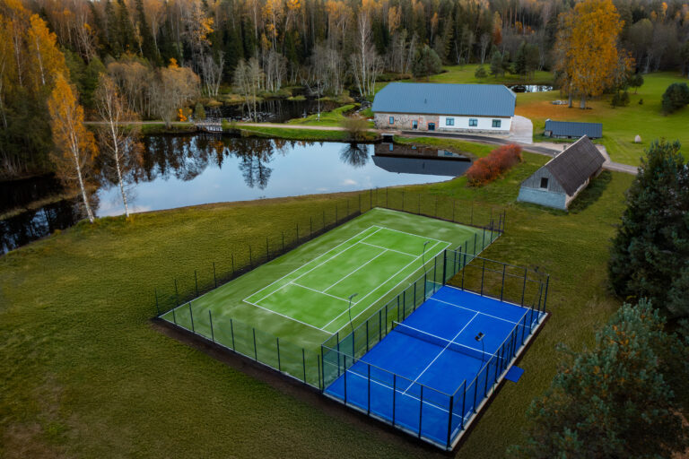 Villa Silence tennise- ja padeliväljak (Taavi Bergmann).